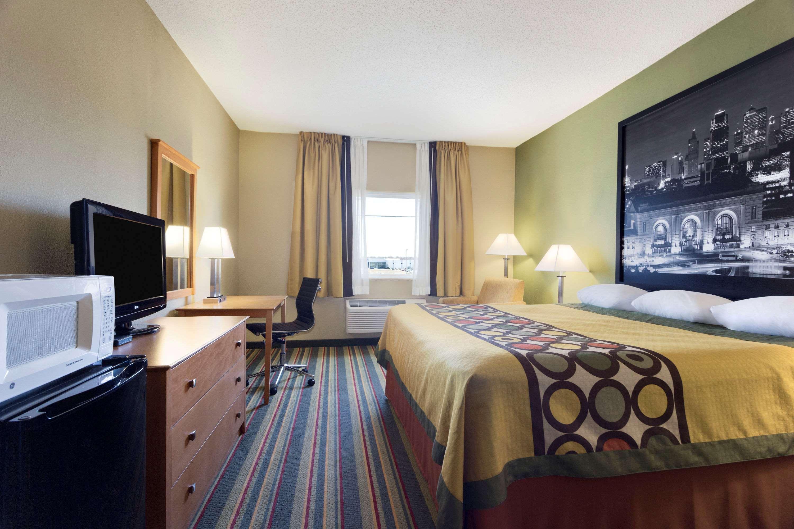 Super 8 By Wyndham Lees Summit