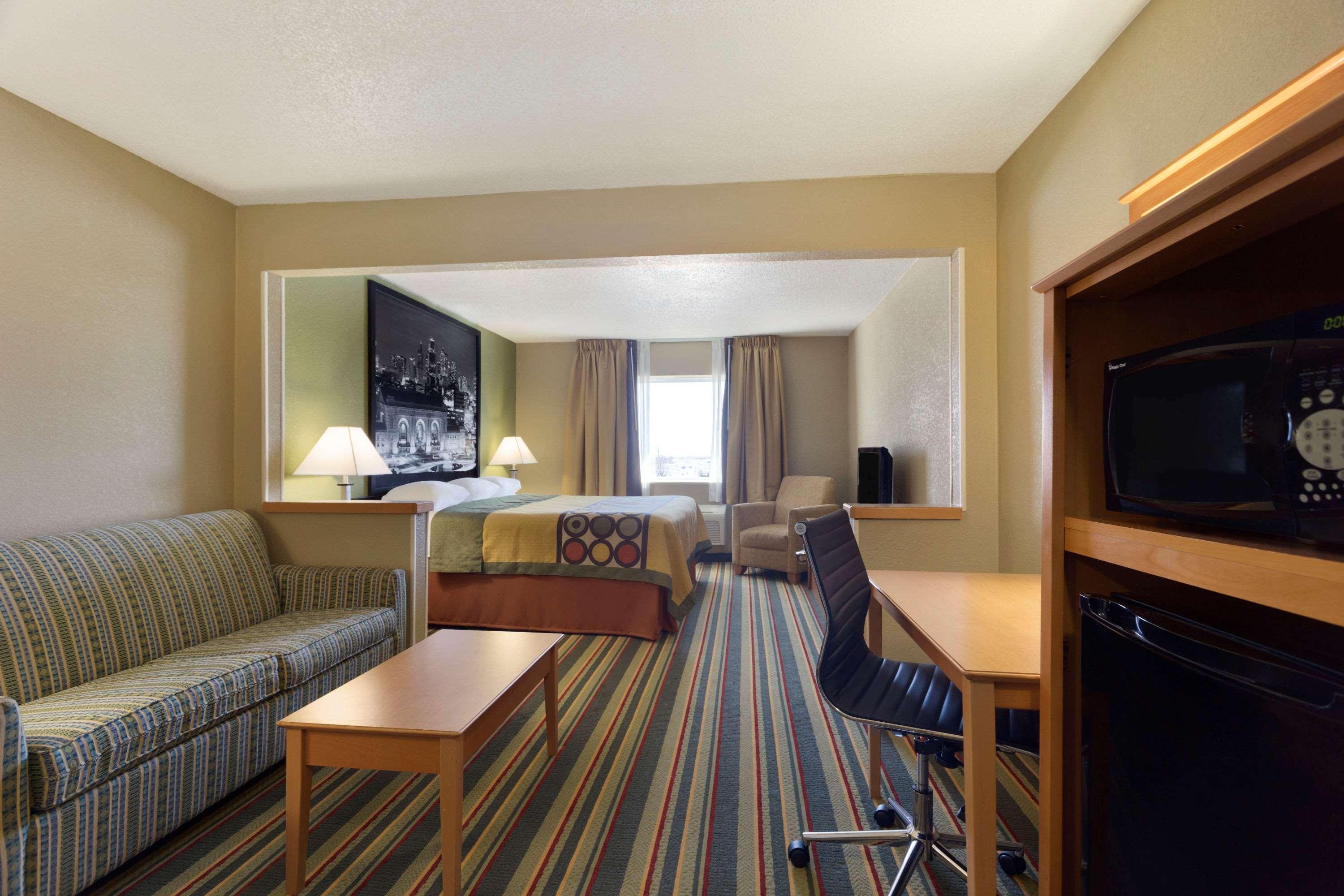 Super 8 By Wyndham Lee's Summit