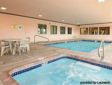 Super 8 By Wyndham Lees Summit Motel