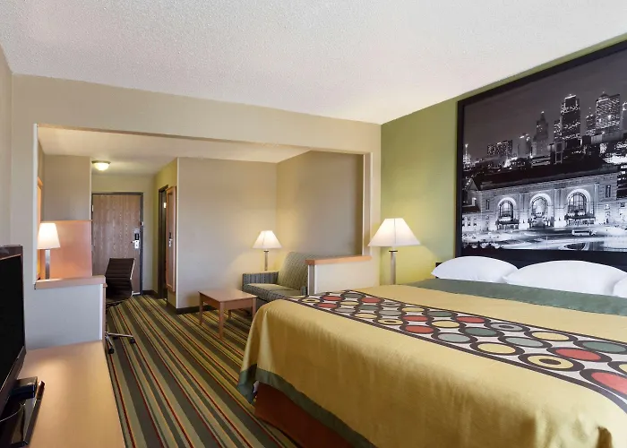 Super 8 By Wyndham Lees Summit