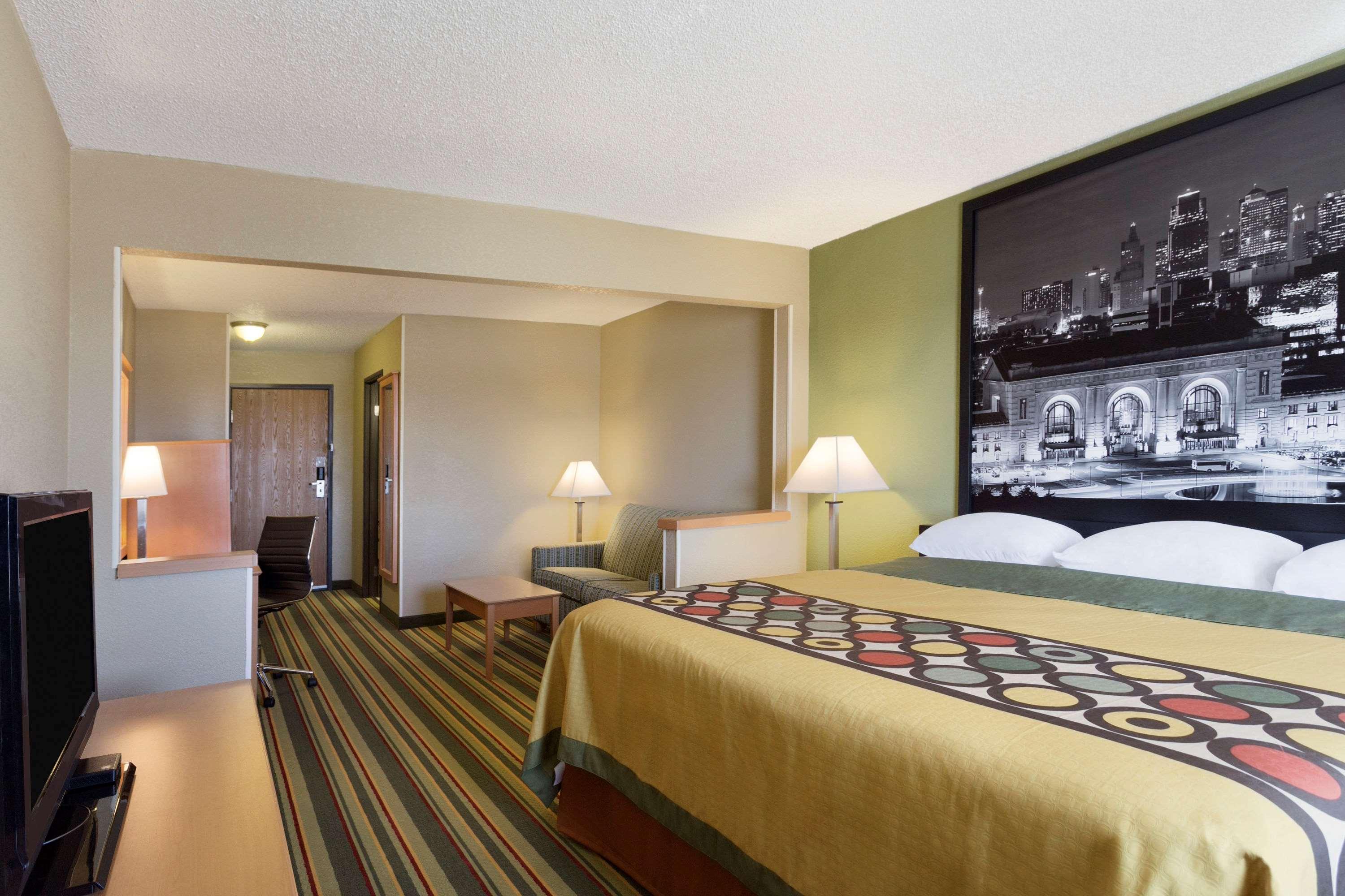 Super 8 By Wyndham Lees Summit 2*