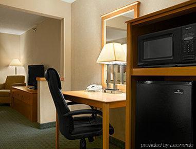 Super 8 By Wyndham Lees Summit 2*