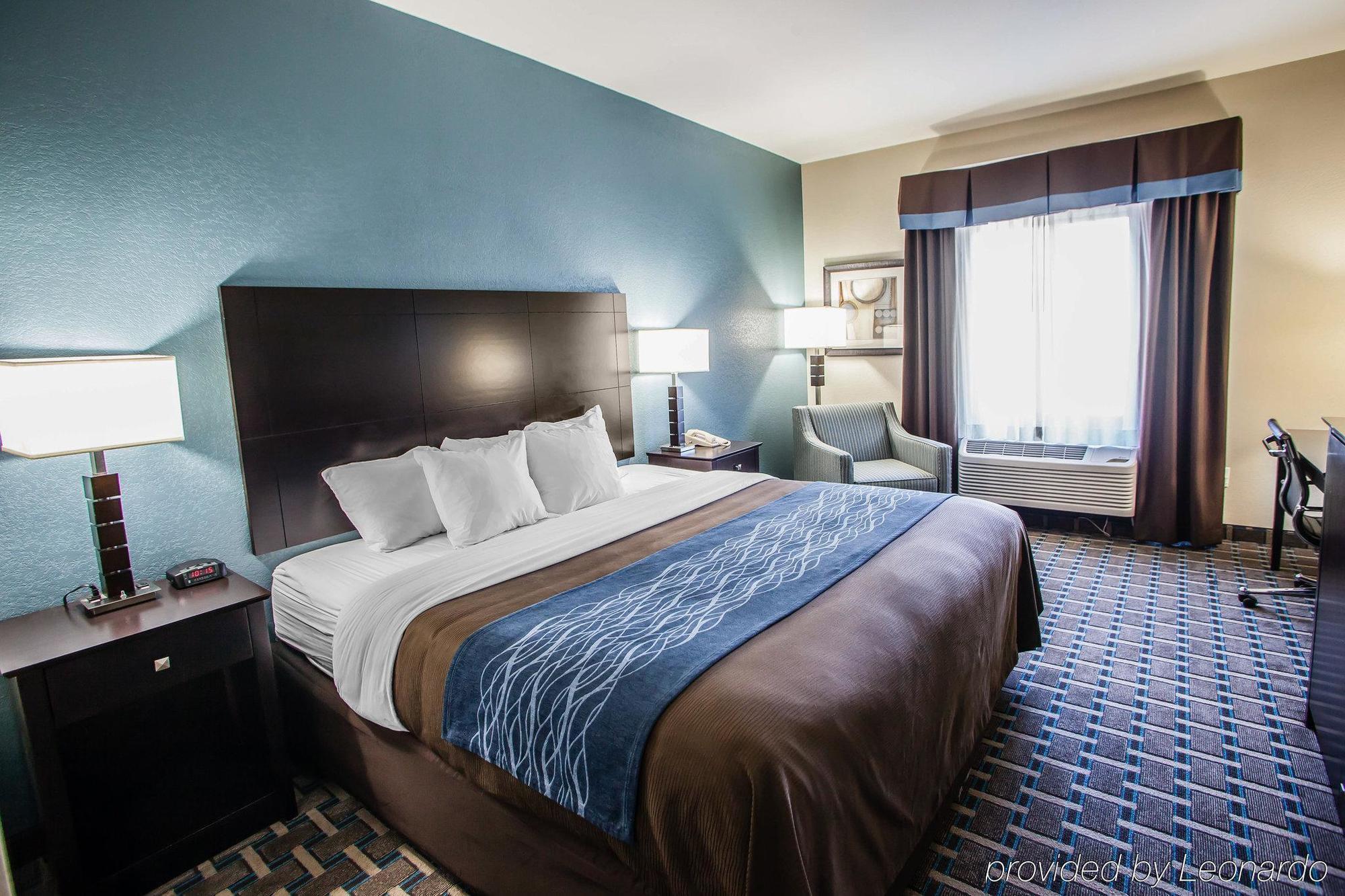 Super 8 By Wyndham Lees Summit Motel Lee's Summit