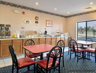Super 8 By Wyndham Lees Summit Motel Lee's Summit