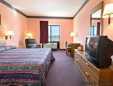 Super 8 By Wyndham Lees Summit Motel Lee's Summit