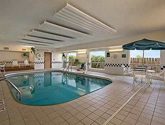 Super 8 By Wyndham Lees Summit Motel
